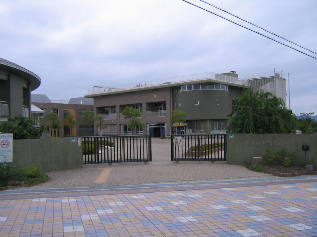 Primary school. 984m to Tajimi Municipal Takiro elementary school (elementary school)