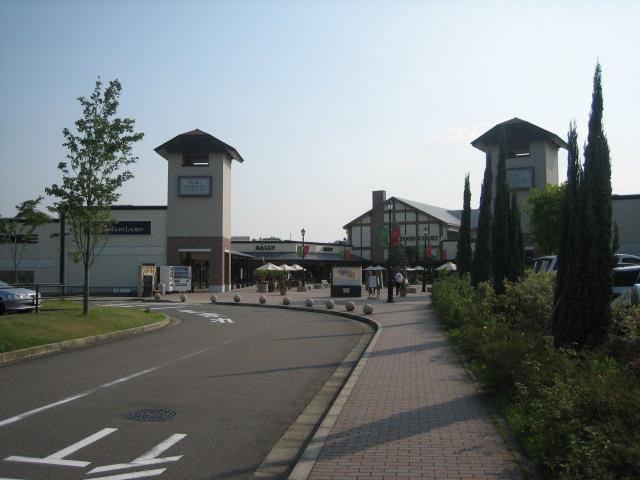 Shopping centre. GAP Toki Premium ・ 4727m to the outlet store