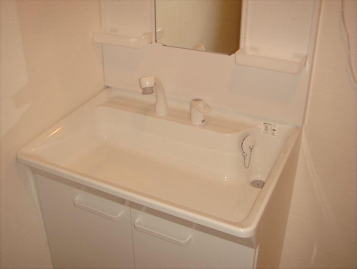 Wash basin, toilet. Washbasin new
