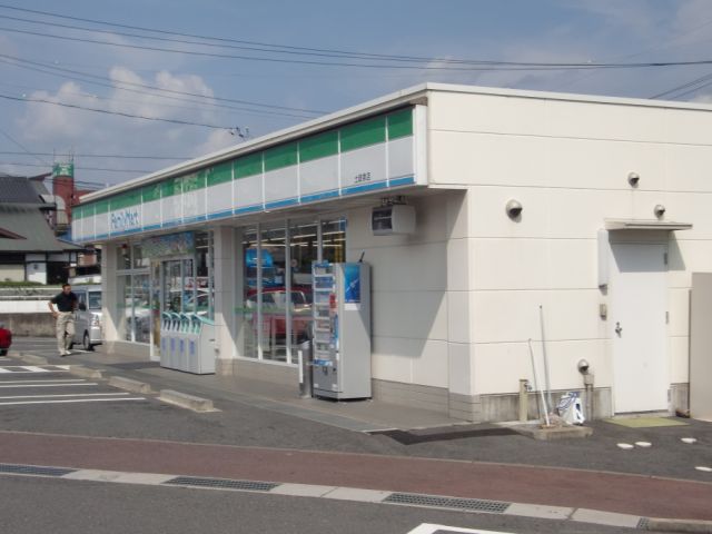 Convenience store. 910m to Family Mart (convenience store)