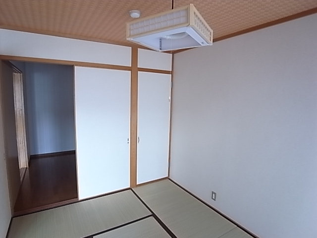 Other room space. It's Japanese-style room is also want