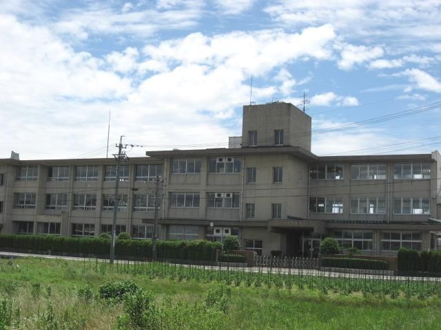 Primary school. Municipal Yokita up to elementary school (elementary school) 380m