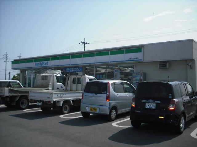 Convenience store. 2600m to Family Mart (convenience store)