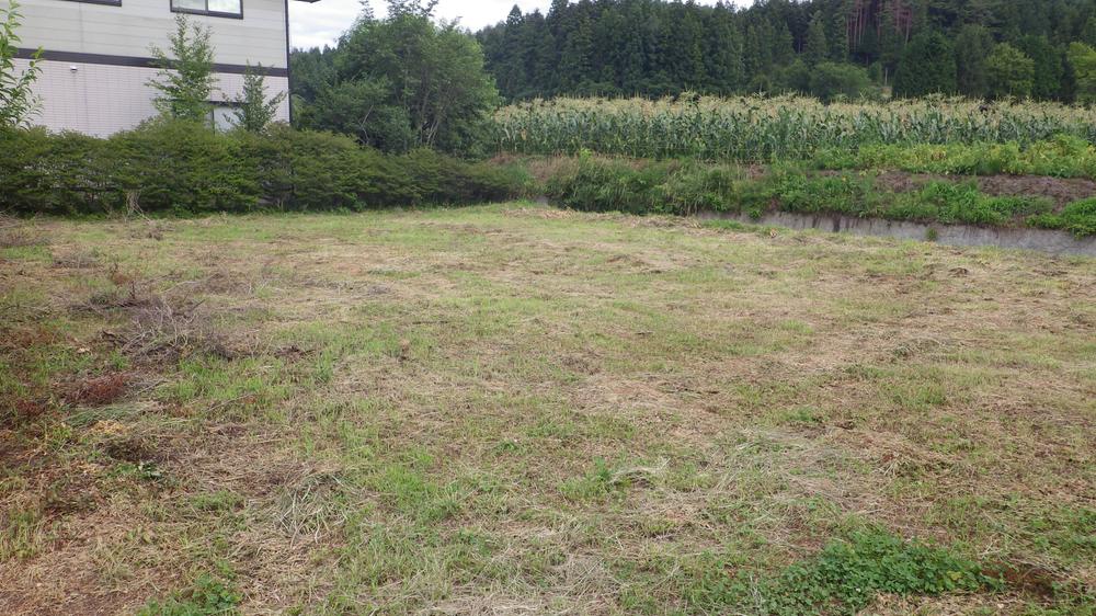 Local land photo. It also enjoys gardening in the land 98 square meters! 