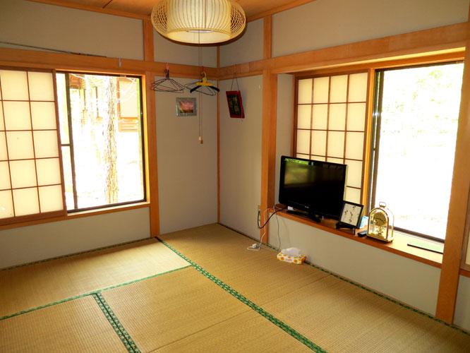 Non-living room. 6 Pledge Japanese-style room with a moat kotatsu