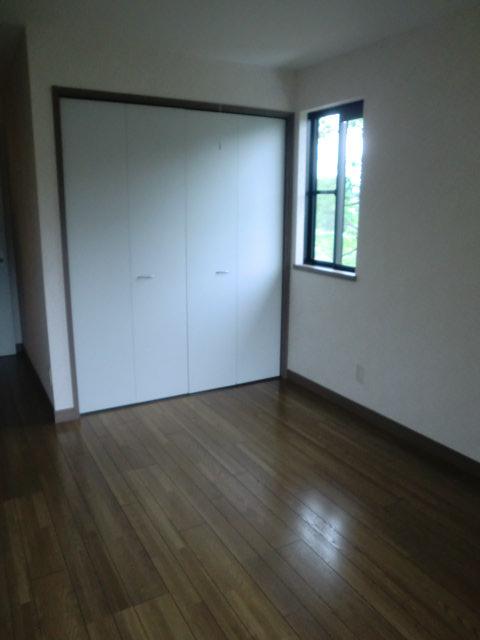 Non-living room. Second floor storage