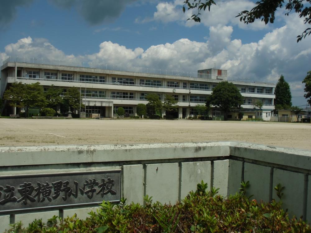 Primary school. Annaka 426m to stand Toyoko field elementary school