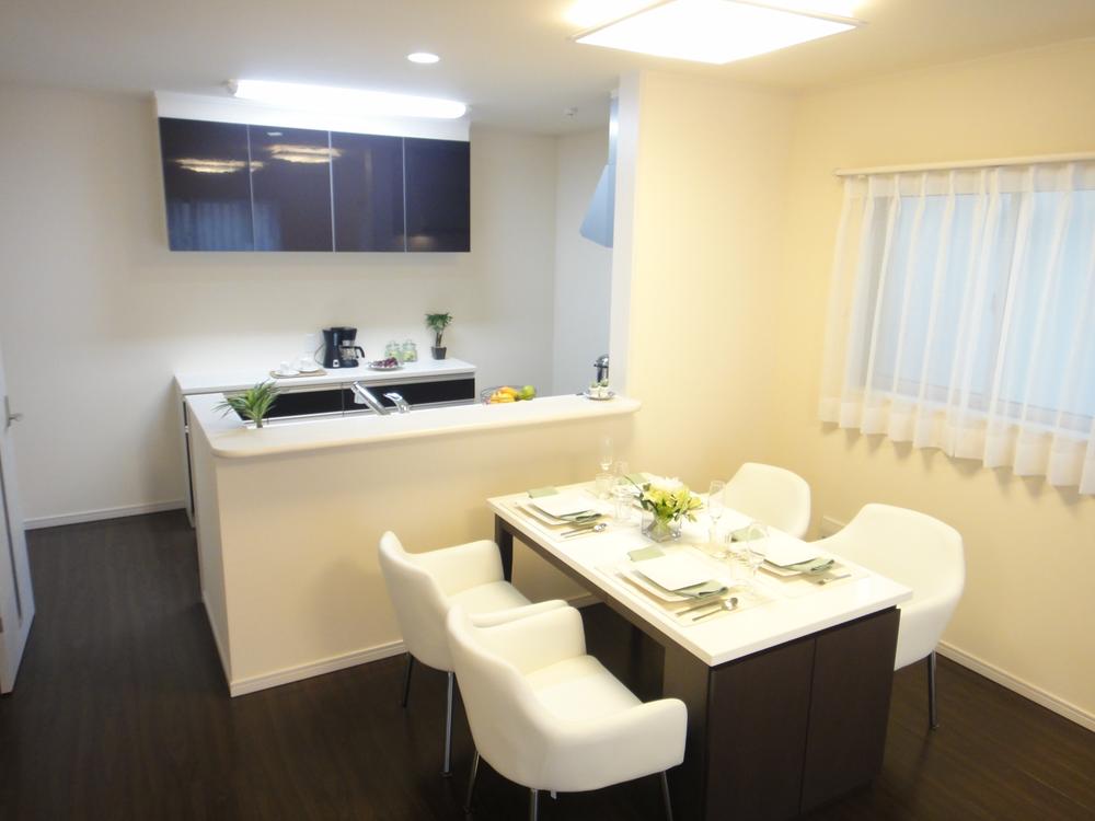 Same specifications photos (living). Same specifications living