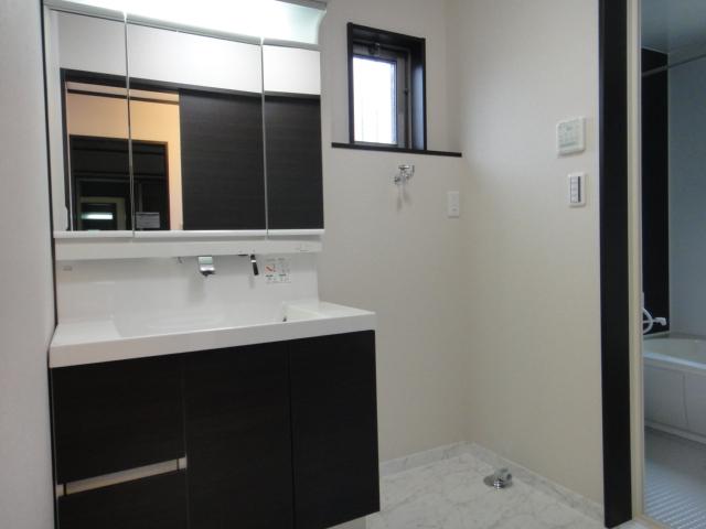 Wash basin, toilet. Same specifications washbasin ・ Washroom