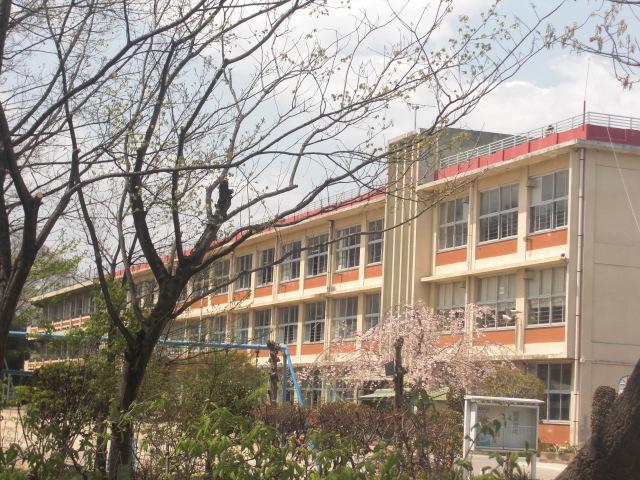 Primary school. Annaka City Usuhigashi to elementary school 1272m