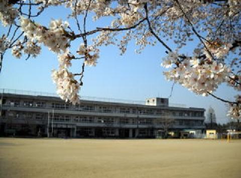 Primary school. Annaka 1236m to stand Toyoko field elementary school
