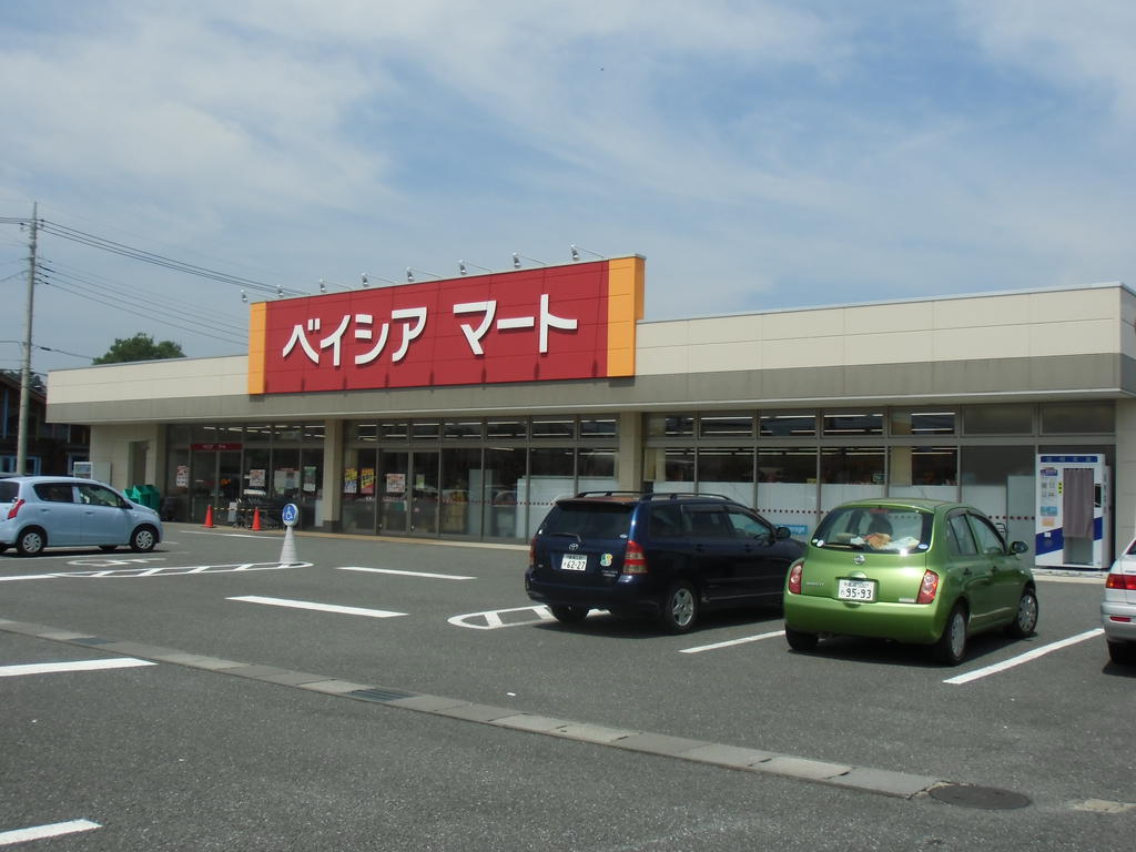 Supermarket. Beisia Mart Annaka Gohara store up to (super) 1075m