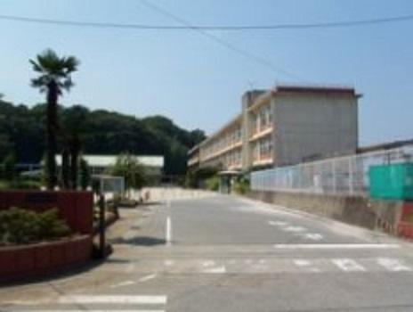 Primary school. Annaka City Usuhigashi to elementary school 2599m