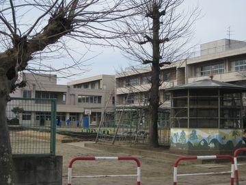 Primary school. Annaka Municipal Isobe to elementary school 666m