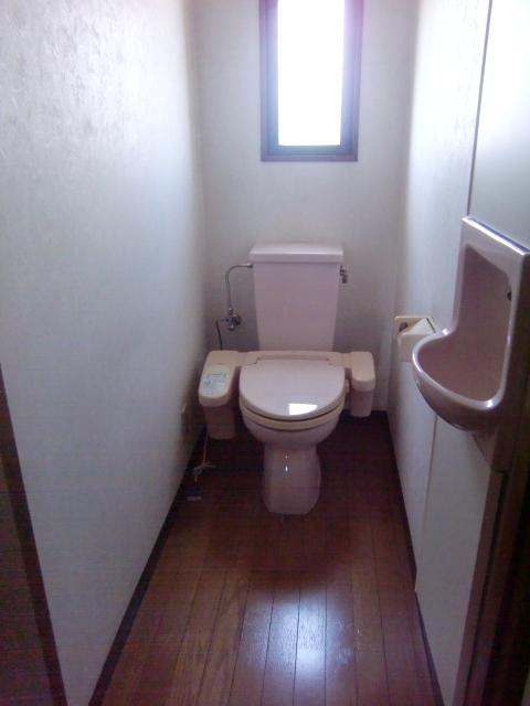 Toilet. Toilet 4 places