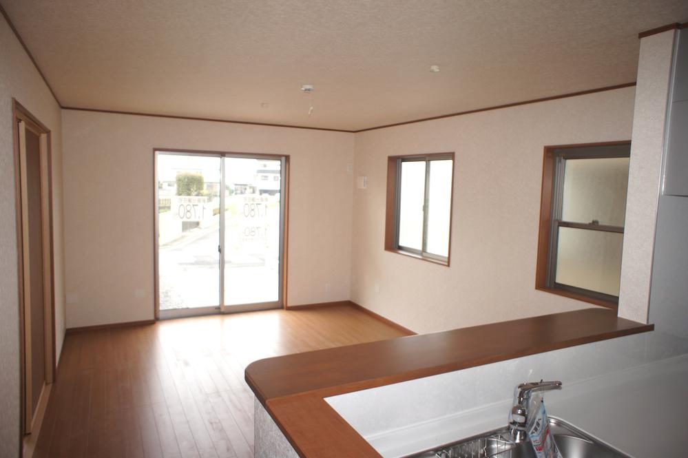 Same specifications photos (living). The company specification example