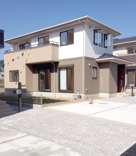 Local appearance photo.  [Hironiwa] In spacious grounds, The comfort life. Or gardening, Or the home garden, Or try planting fruit made of wood, Or place the children of playground equipment. Please enjoy the rich life that leads to the future. 