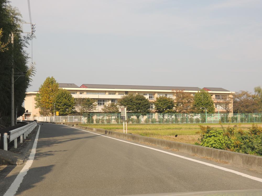 Junior high school. Fujioka until City West Junior High School 1250m