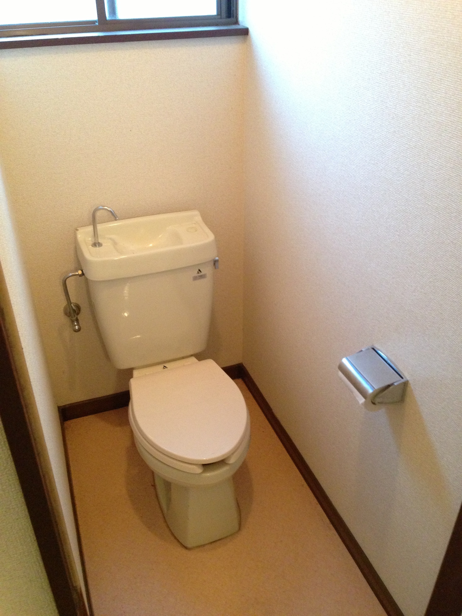 Toilet. Change to the bidet