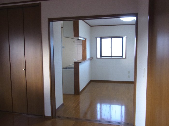 Living and room. Opening towards the living room has become widely from LDK. 