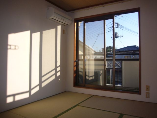 Living and room. Day ・ It is good for both ventilation. 