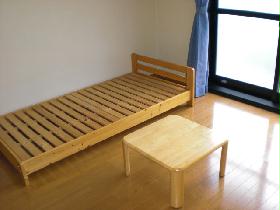 Living and room. Bed, It is with table