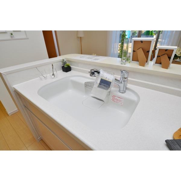 Kitchen.  ☆ Local Photos ☆ 