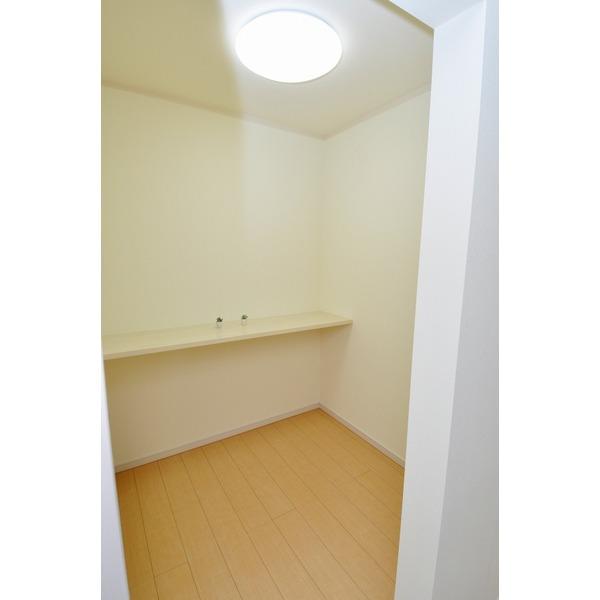 Non-living room.  ☆ Local Photos ☆ 