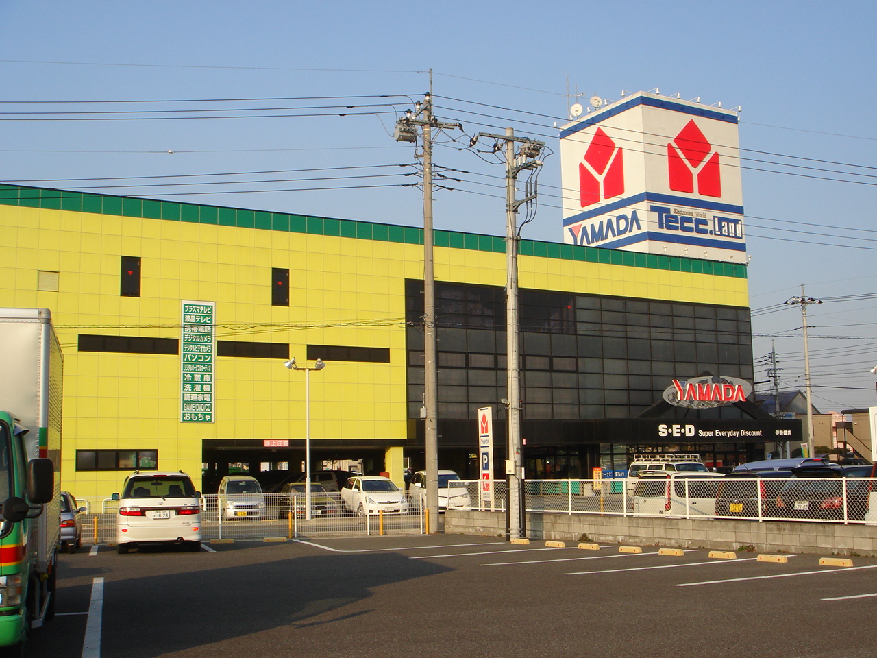 Home center. Yamada Denki Tecc Land Isesaki store up (home improvement) 775m