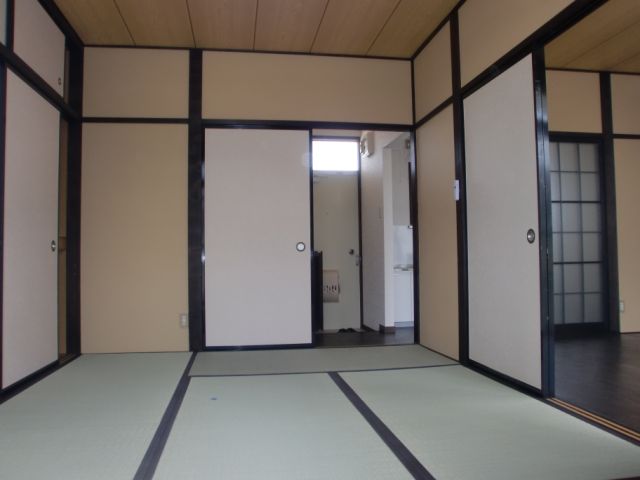 Living and room. Tatami is also Omotegae to hygienic. 