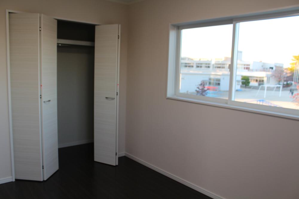 Other introspection. Western style room Elementary school looks