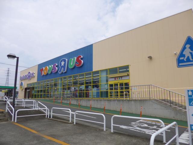 Shopping centre. Toys R Us Babies R Us to Isesaki shop 1244m