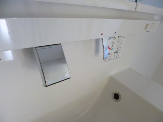 Wash basin, toilet. Less water-saving type of water wings. It is fashionable. 