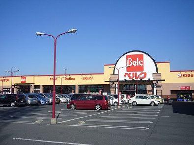 Supermarket. 707m until Berg Isesaki Mimoro shop