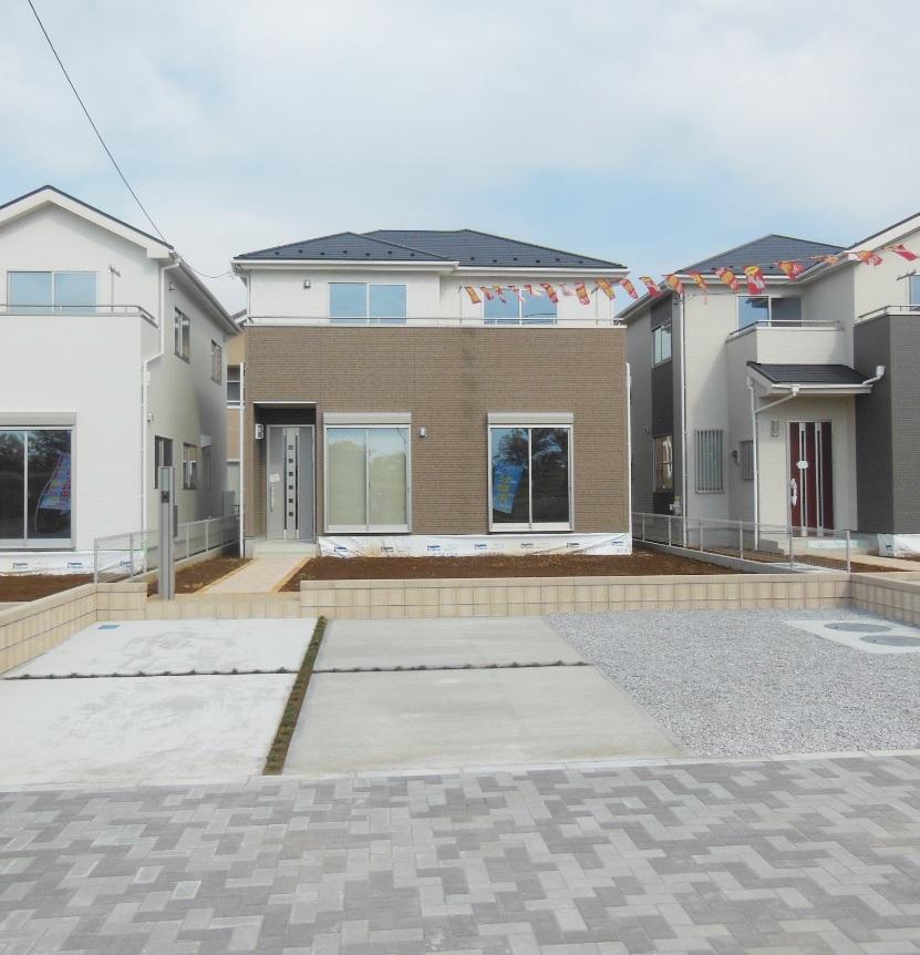 Local appearance photo. Building 3