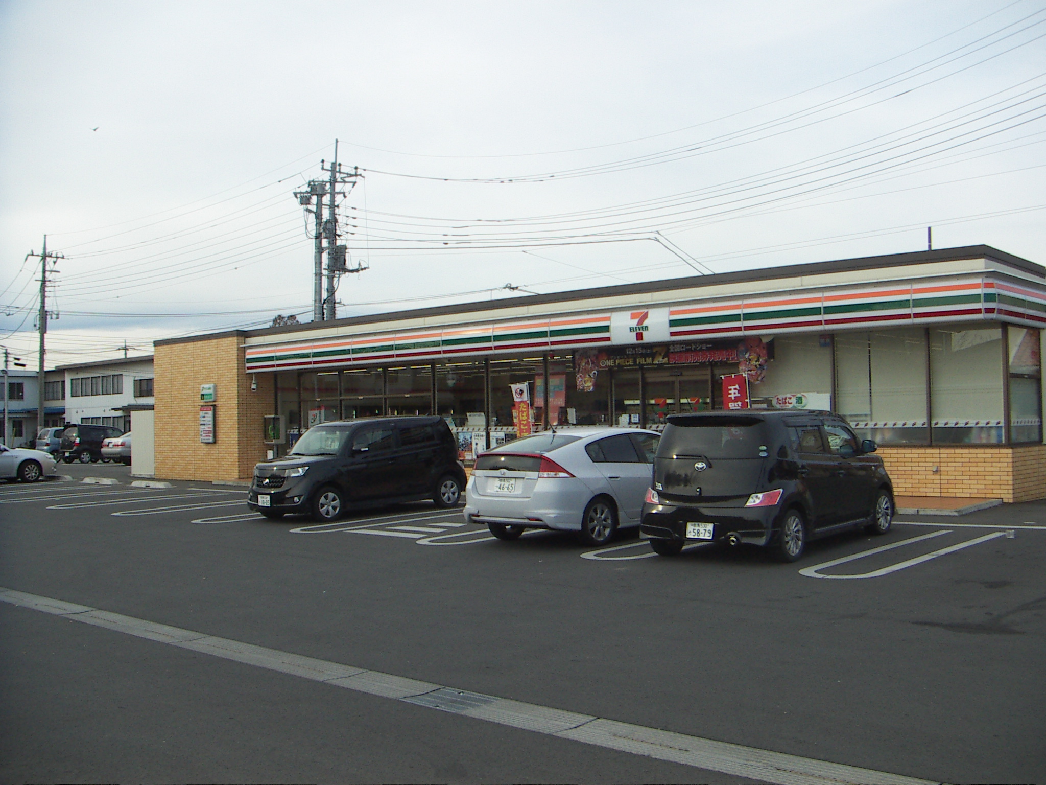 Convenience store. 700m to Seven-Eleven Isesaki Kotobukimachi store (convenience store)