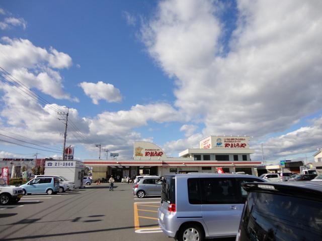Supermarket. 1000m to Yamashiroya