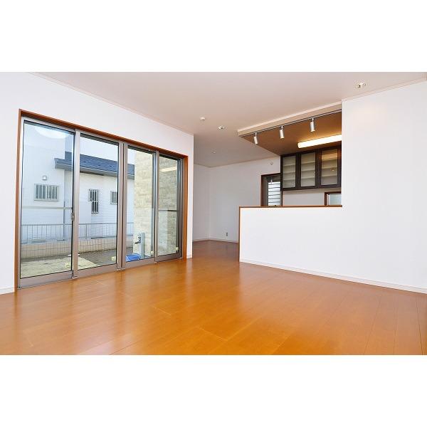 Living. The company construction cases