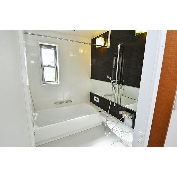 Bathroom. The company construction cases