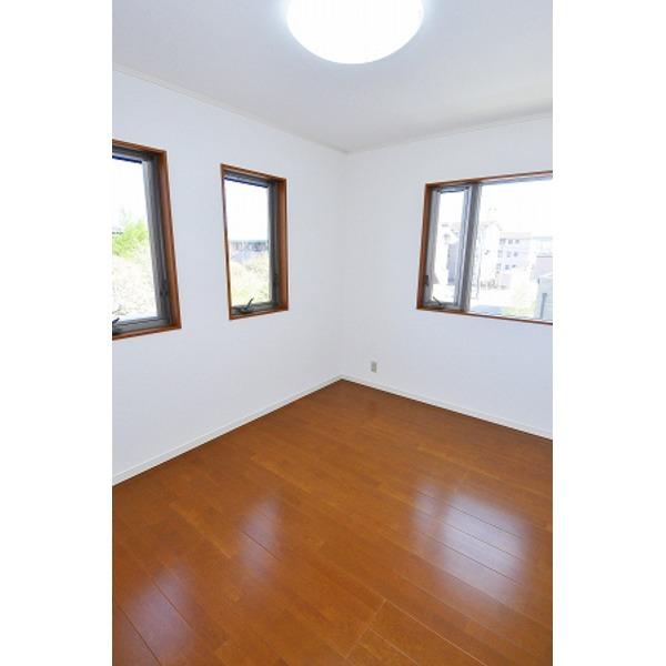 Non-living room. The company construction cases