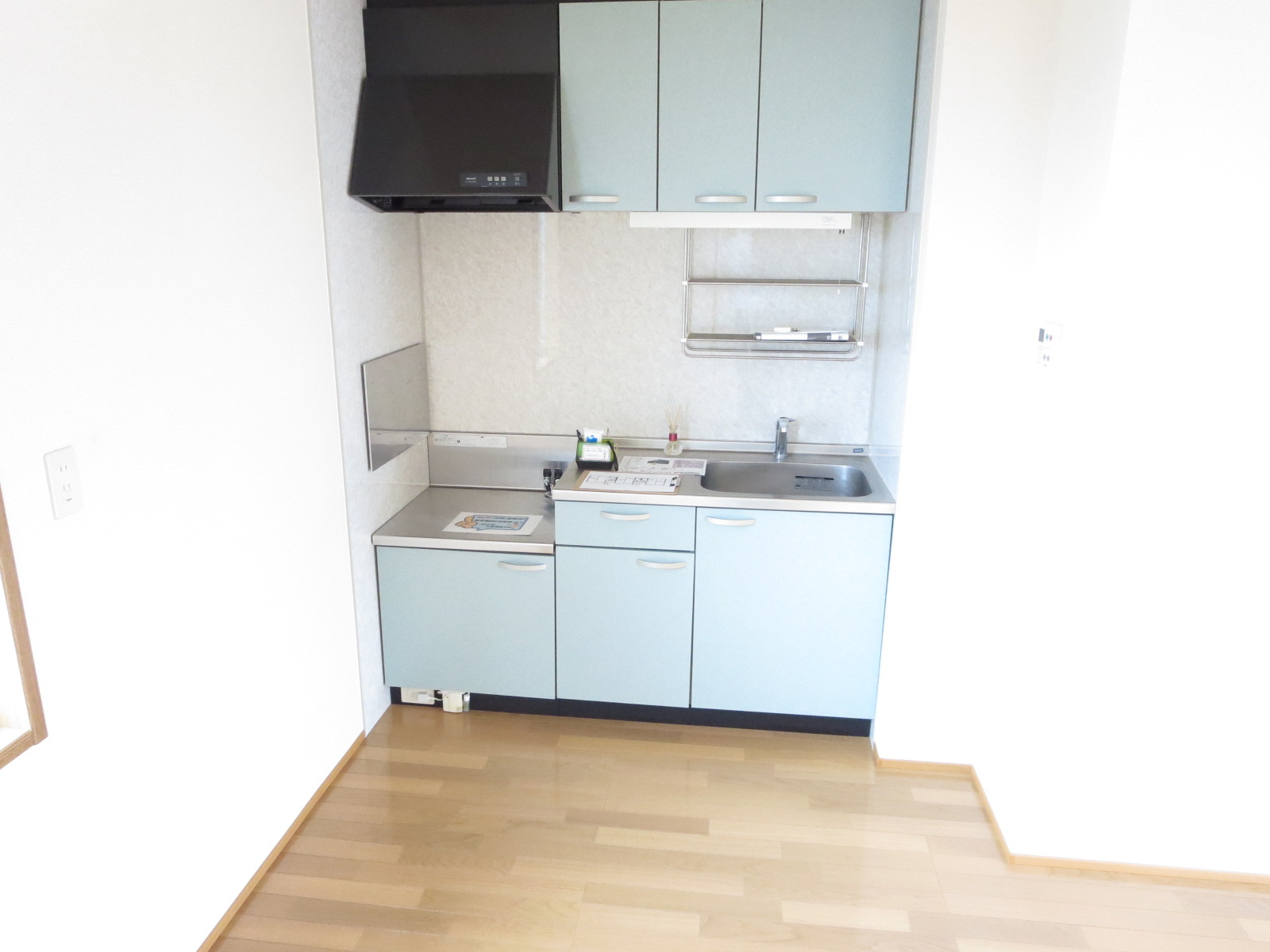 Kitchen. Kitchen with storage capacity. Window considering the ventilation and lighting is on the left.