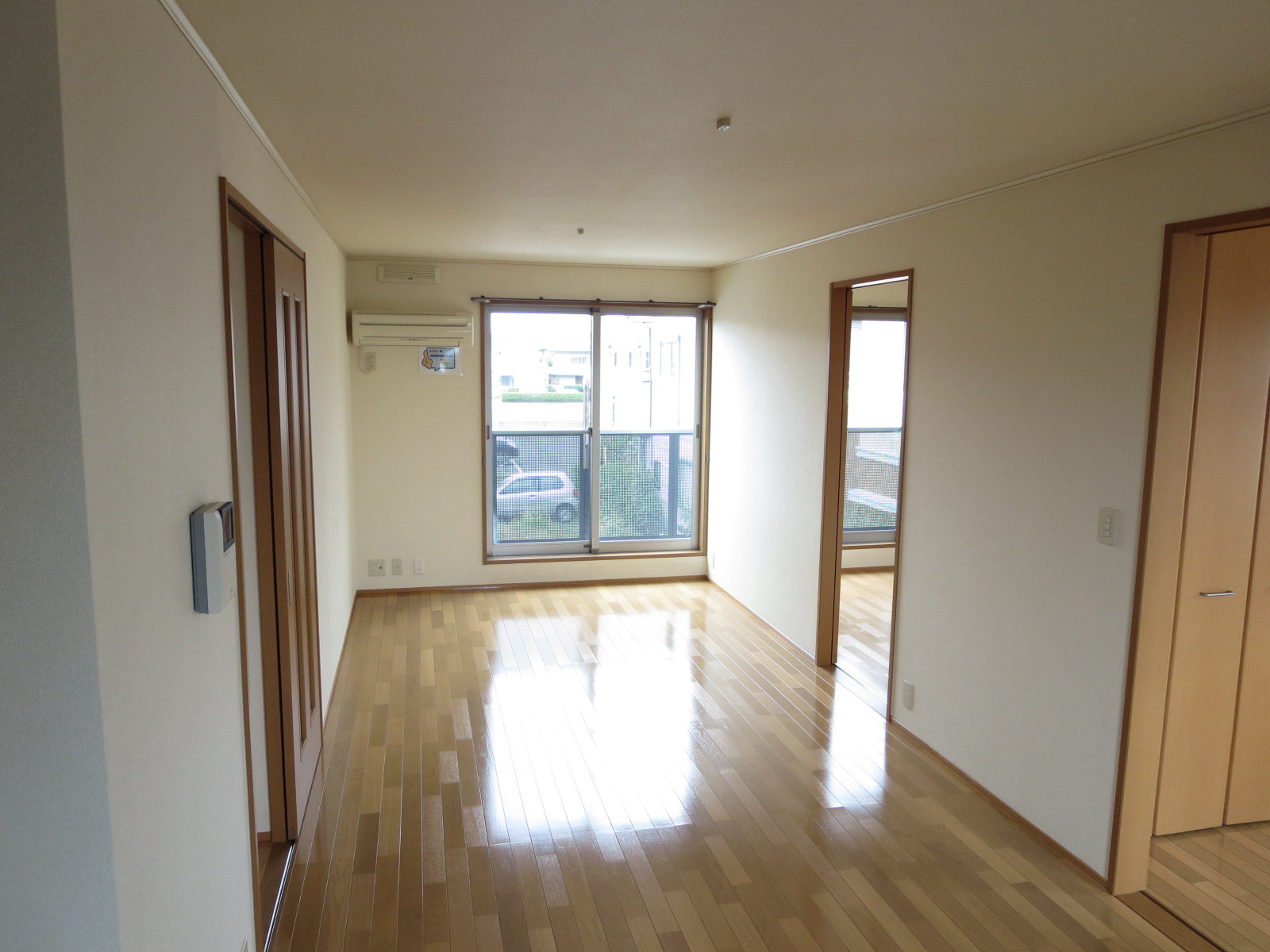 Living and room. LDK There are quire 13. It is convenient to have connected with each room ☆