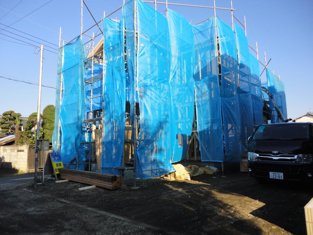 Local photos, including front road. Local (11 May 2013) Shooting