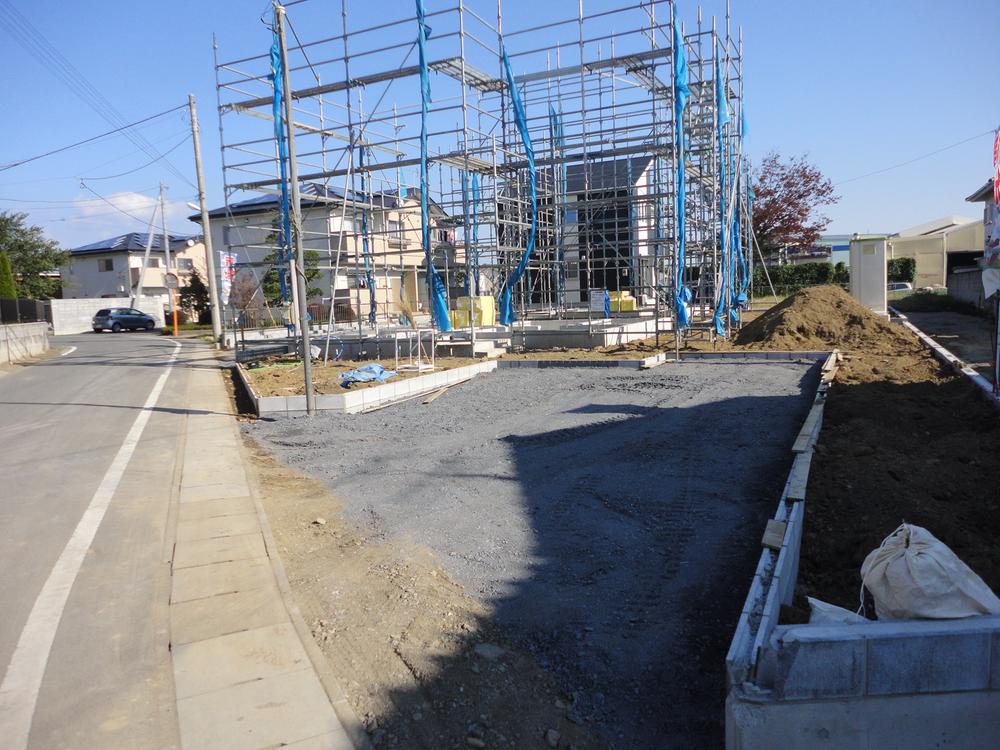 Local photos, including front road. Local (11 May 2013) Shooting