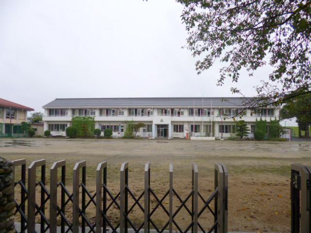 Primary school. Isesaki Municipal Sakaito to elementary school 318m