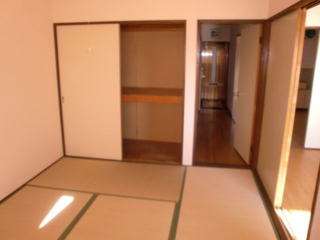 Living and room. Japanese still Japanese-style room. You can purr holiday