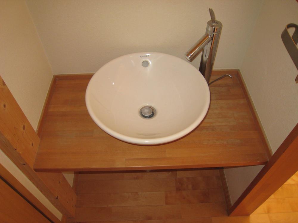 Wash basin, toilet. First floor basin (November 2013) Shooting