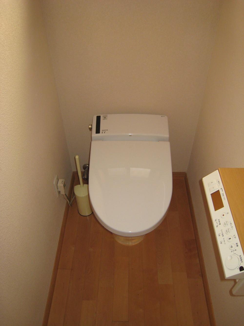 Toilet. First floor toilet (November 2013) Shooting