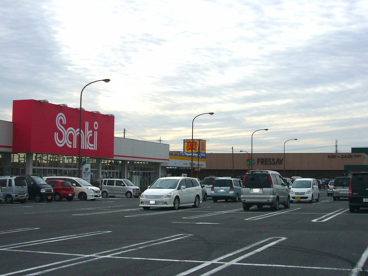 Shopping centre. Sanki Anbori store up to (shopping center) 1581m