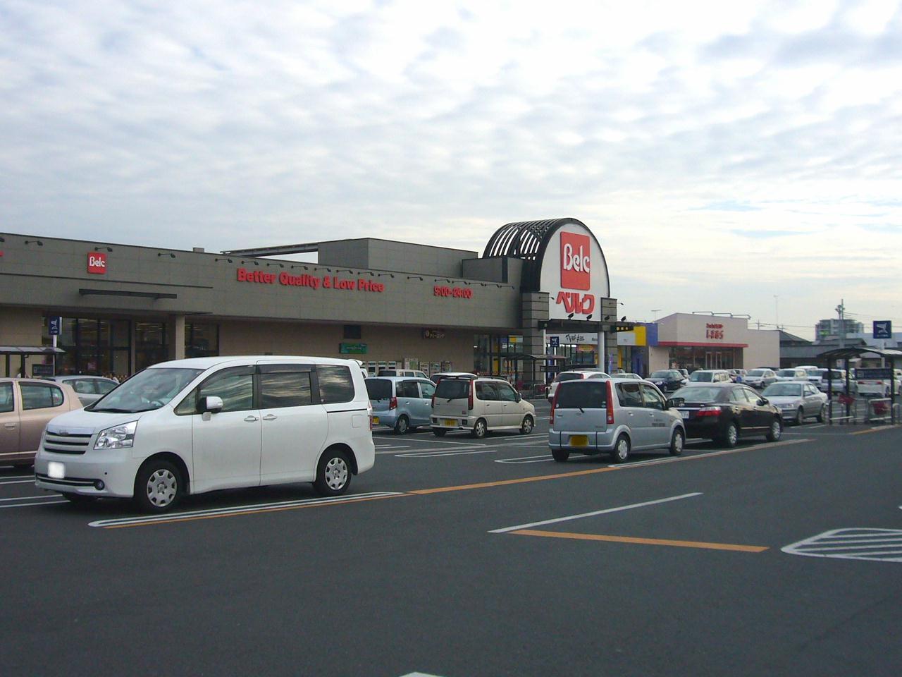 Supermarket. 1133m until Berg Isesaki Kotobukiten (super)